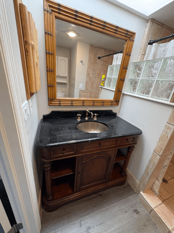 Naples House: 203 Esther Street