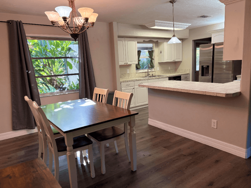 Naples House: 203 Esther Street