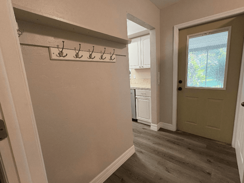 Naples House: 203 Esther Street