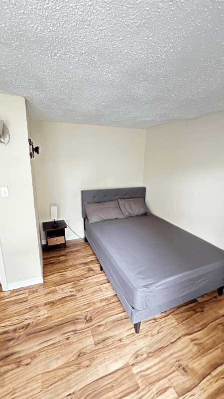 Tampa Single Room: 1104 E Genesee St