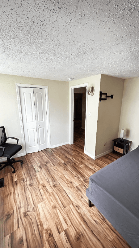 Tampa Single Room: 1104 E Genesee St