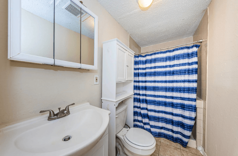 Tampa Single Room: 1104 E Genesee St