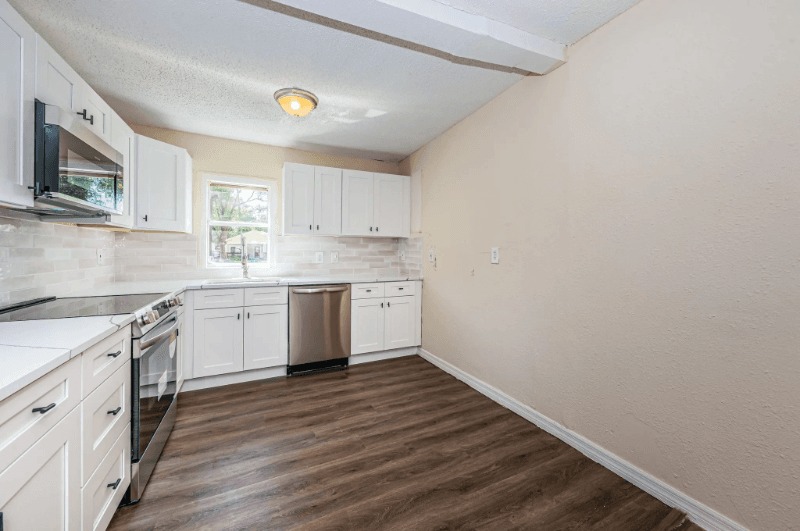 Tampa Single Room: 1104 E Genesee St