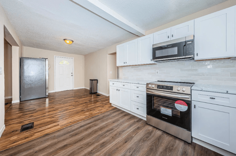 Tampa Single Room: 1104 E Genesee St