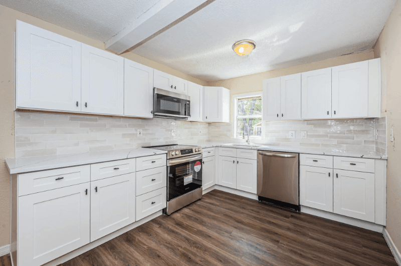 Tampa Single Room: 1104 E Genesee St