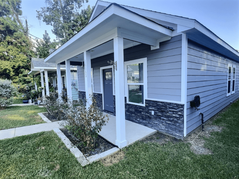Montgomery House: 16963 W Ivanhoe