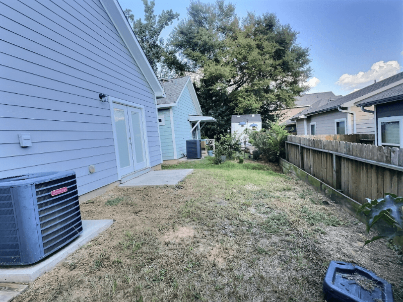 Montgomery House: 16963 W Ivanhoe