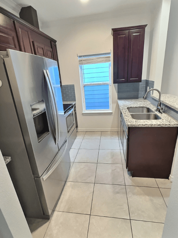 Montgomery House: 16963 W Ivanhoe
