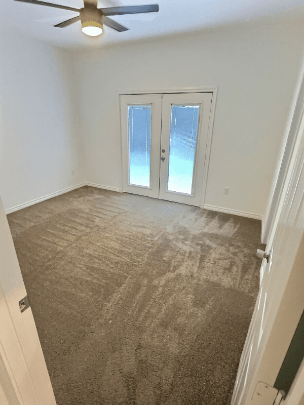 Montgomery House: 16963 W Ivanhoe