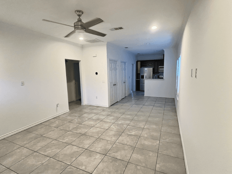 Montgomery House: 16963 W Ivanhoe