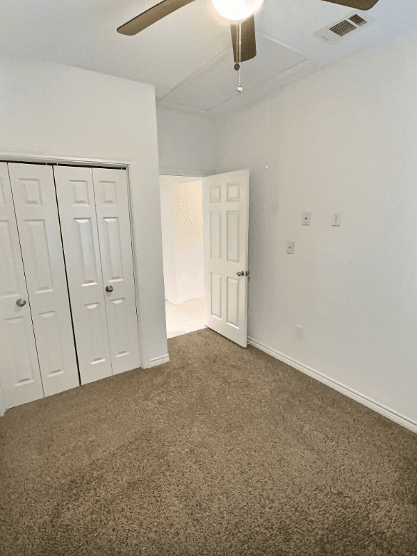Montgomery House: 16963 W Ivanhoe