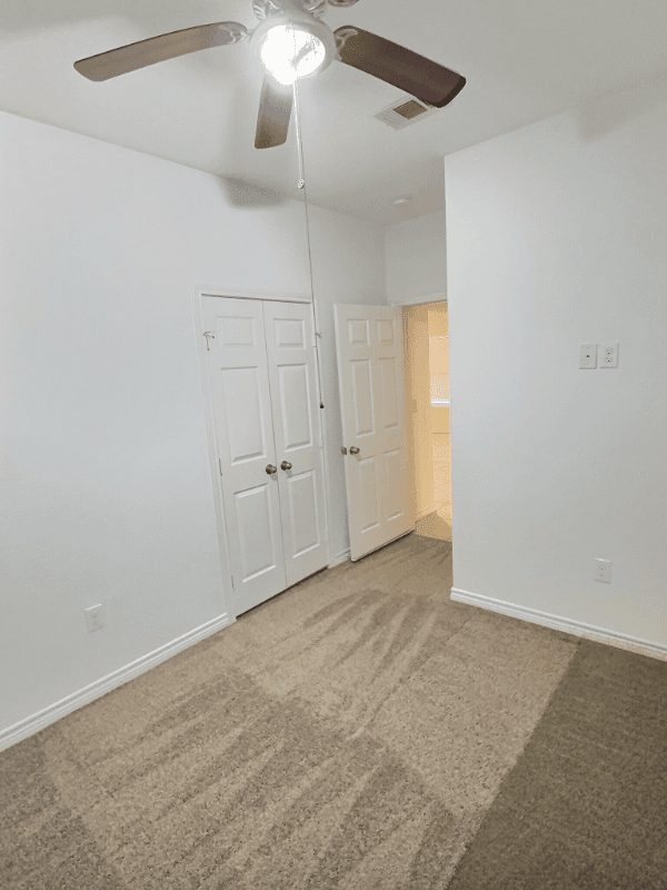 Montgomery House: 16963 W Ivanhoe