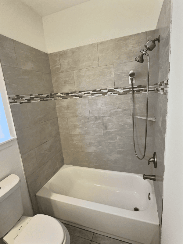 Montgomery House: 16963 W Ivanhoe