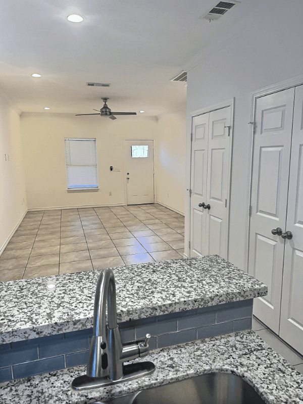 Montgomery House: 16963 W Ivanhoe