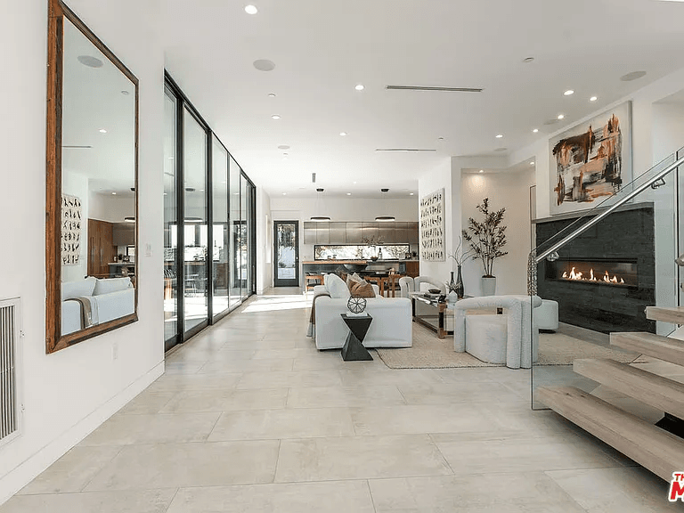 Los Angeles House: 1621 N Fairfax Ave