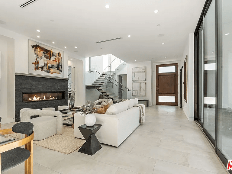 Los Angeles House: 1621 N Fairfax Ave
