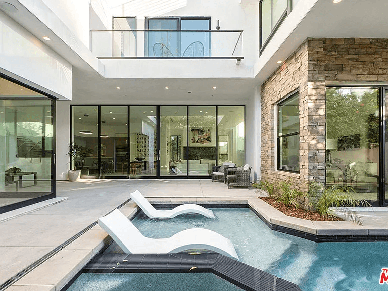 Los Angeles House: 1621 N Fairfax Ave