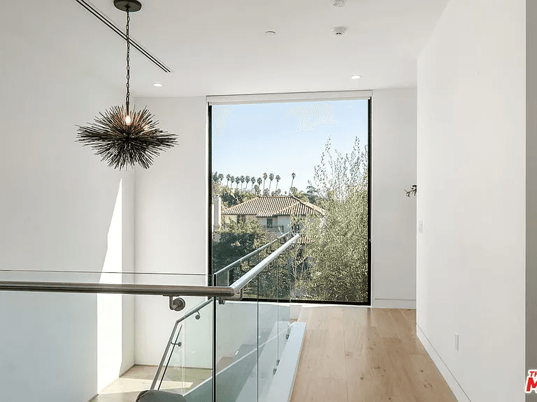 Los Angeles House: 1621 N Fairfax Ave