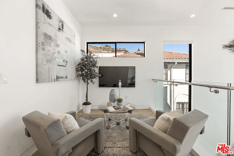 Los Angeles House: 1621 N Fairfax Ave