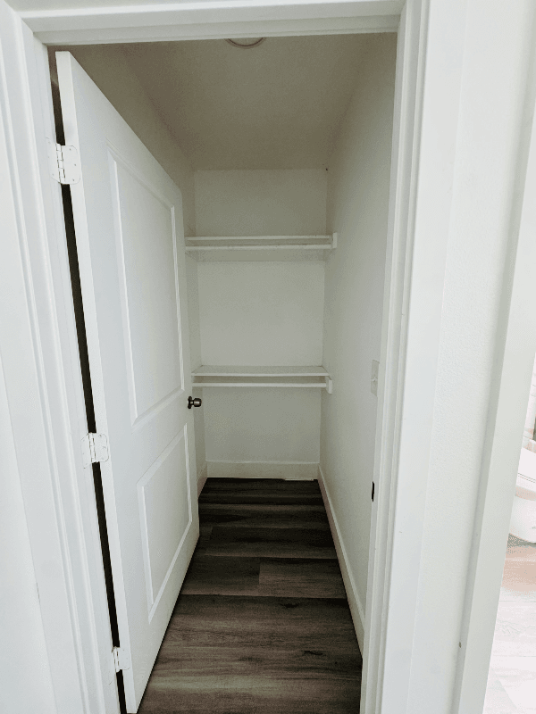 Los Angeles Single Room: 215 E 29th Street