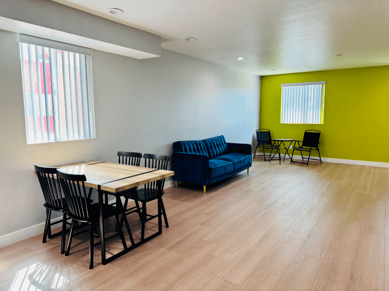 Los Angeles Single Room: 1265 E Adams Boulvedard