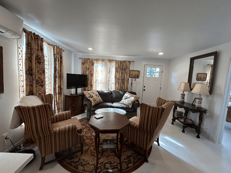 Cottage Grove House: 44 N “H” Street