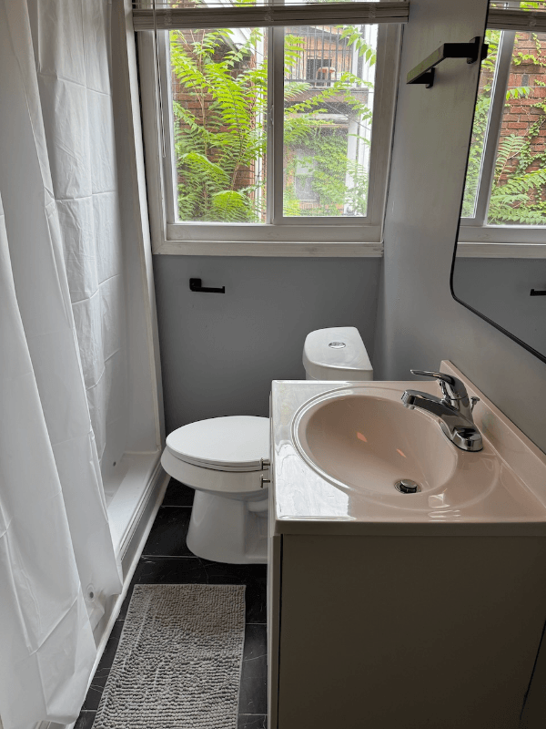 Detroit Single Room: 17150 Santa Rosa