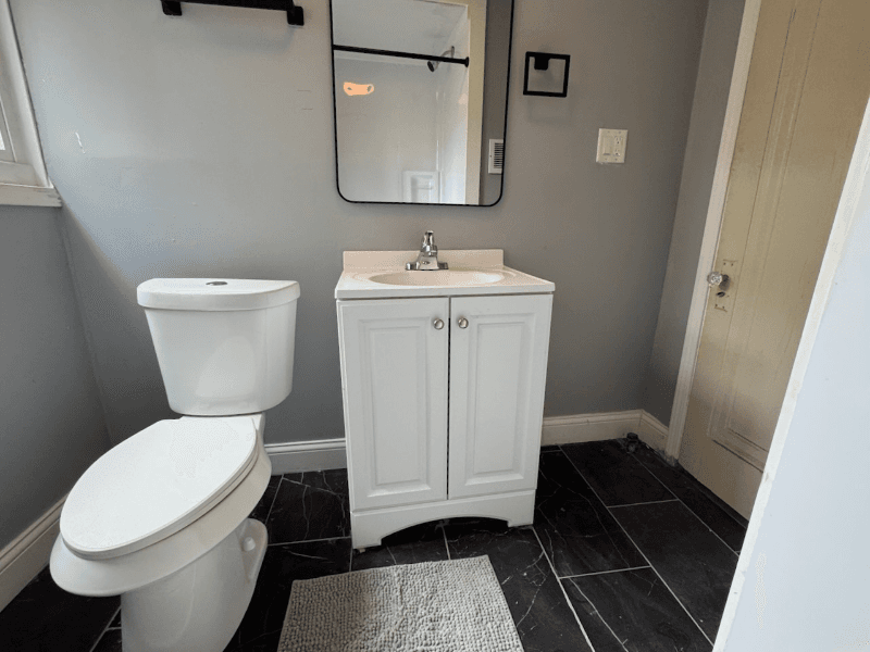 Detroit Single Room: 17150 Santa Rosa