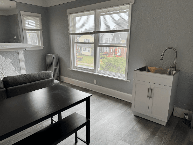 Detroit Single Room: 17150 Santa Rosa