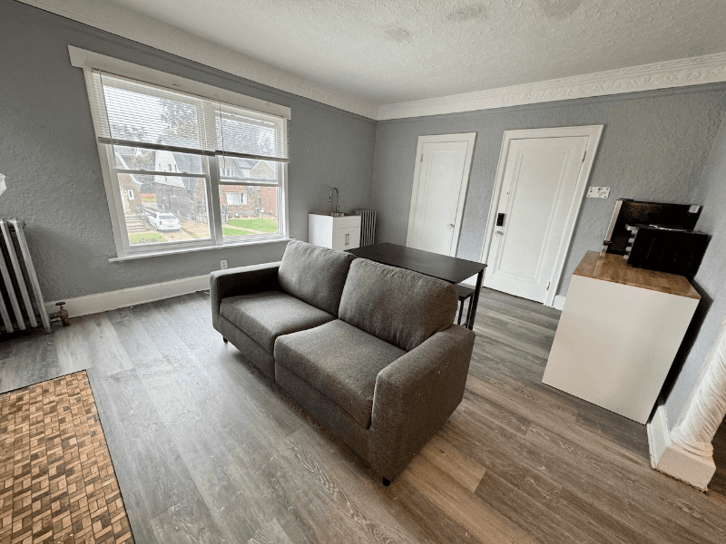 Detroit Single Room: 17150 Santa Rosa