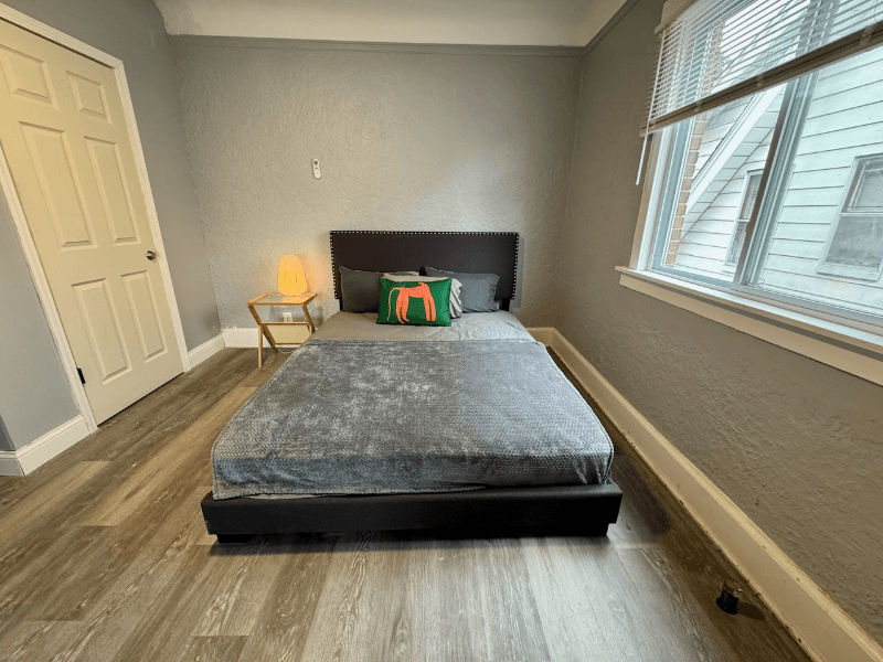 Detroit Single Room: 17150 Santa Rosa