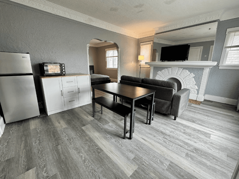 Detroit Single Room: 17150 Santa Rosa