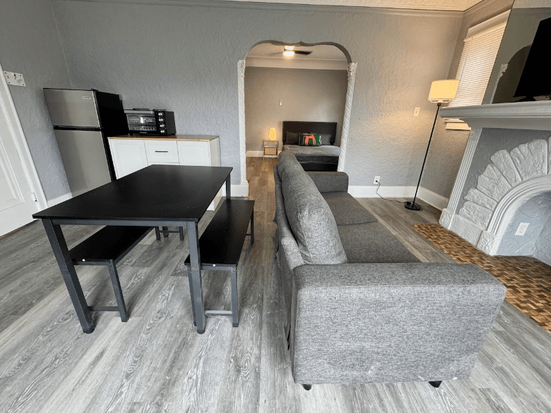Detroit Single Room: 17150 Santa Rosa