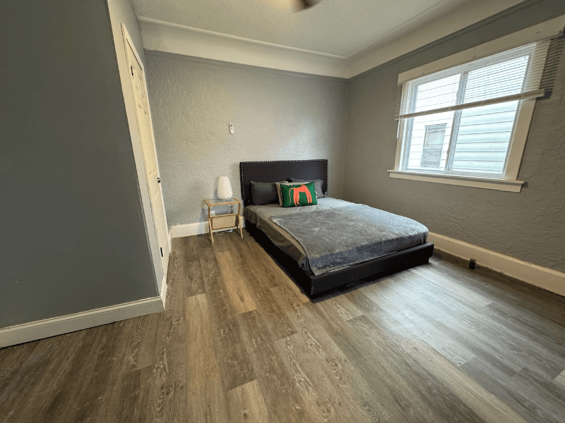 Detroit Single Room: 17150 Santa Rosa