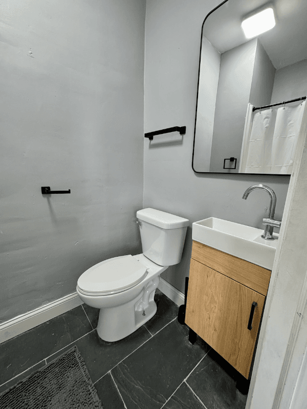 Detroit Single Room: 17150 Santa Rosa