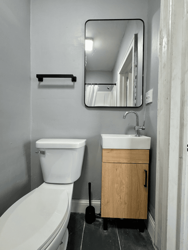 Detroit Single Room: 17150 Santa Rosa