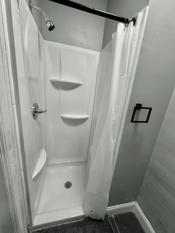 Detroit Single Room: 17150 Santa Rosa