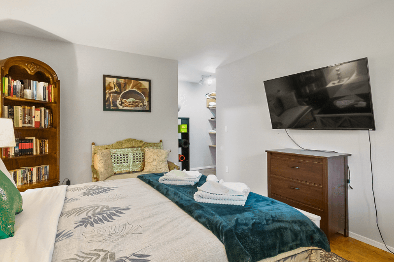 Seattle Condo: 3406 W. Government Way