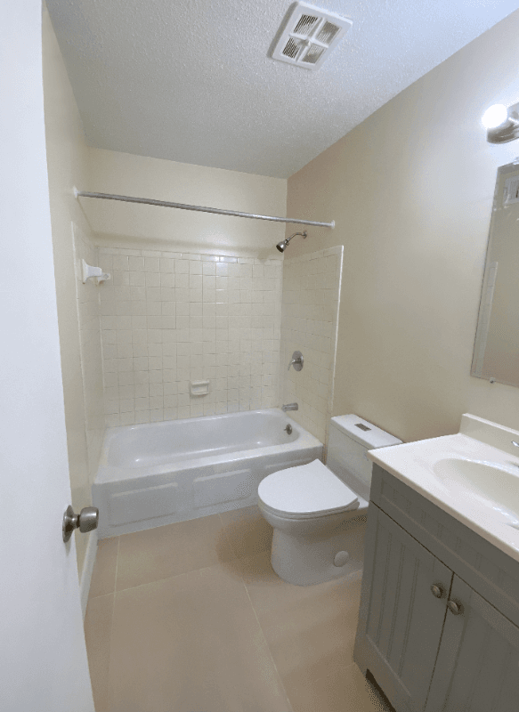 Memphis Apartment: 2295 Candle Wyck Circle