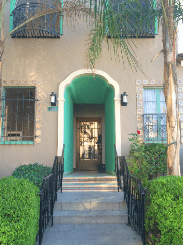 Los Angeles Apartment: 655 S Dunsmuir Ave