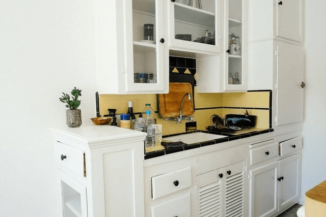 Los Angeles Apartment: 655 S Dunsmuir Ave