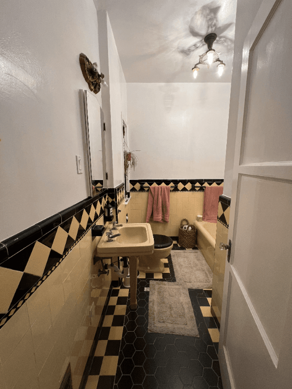 Los Angeles Apartment: 655 S Dunsmuir Ave
