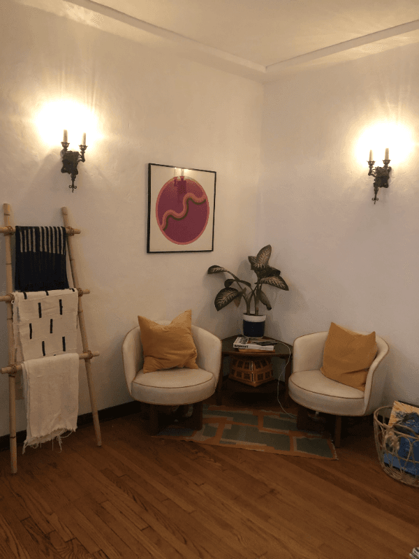Los Angeles Apartment: 655 S Dunsmuir Ave
