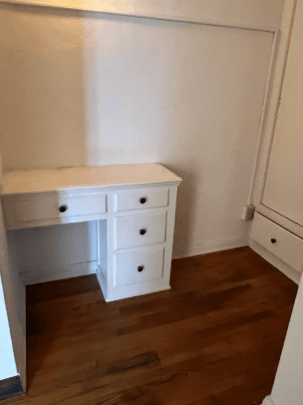 Los Angeles Apartment: 655 S Dunsmuir Ave