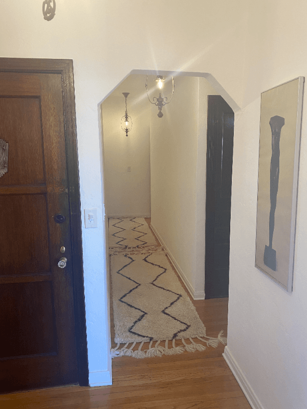 Los Angeles Apartment: 655 S Dunsmuir Ave