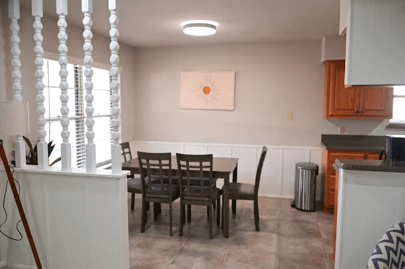 Universal City House: 611 Balboa Dr
