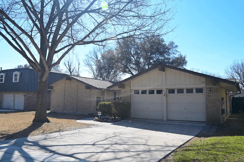 Universal City House: 611 Balboa Dr