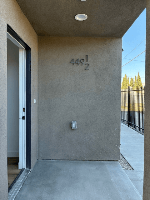 Los Angeles Townhome: 449 1/2 W 74th Street