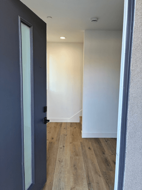 Los Angeles Townhome: 449 1/2 W 74th Street