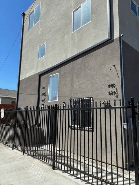 Los Angeles Townhome: 449 1/2 W 74th Street